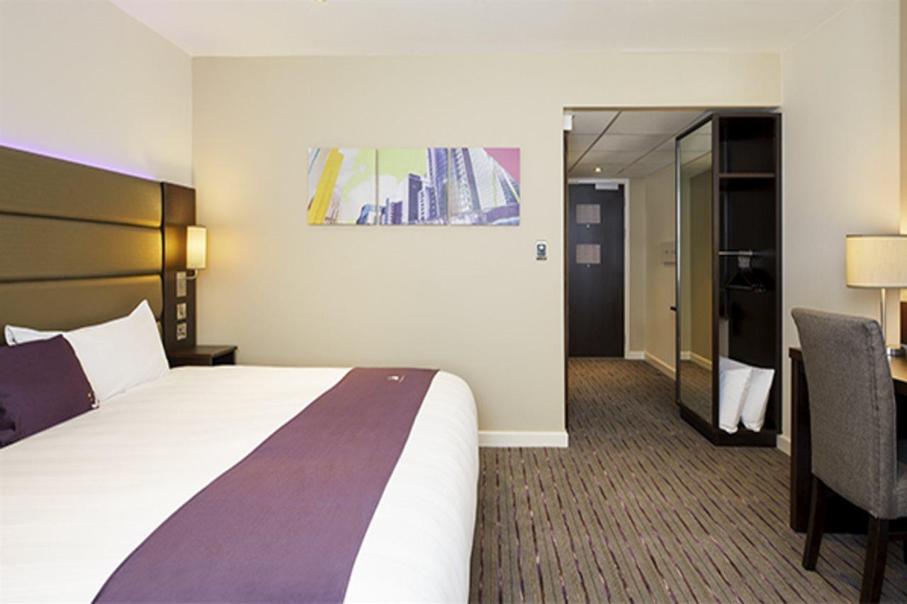 Premier Inn London Kingston Upon Thames Zewnętrze zdjęcie