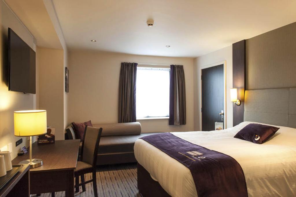 Premier Inn London Kingston Upon Thames Zewnętrze zdjęcie
