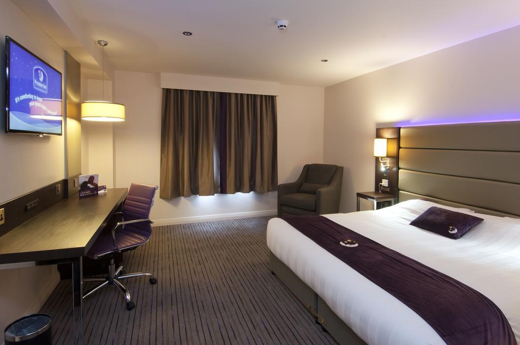 Premier Inn London Kingston Upon Thames Zewnętrze zdjęcie