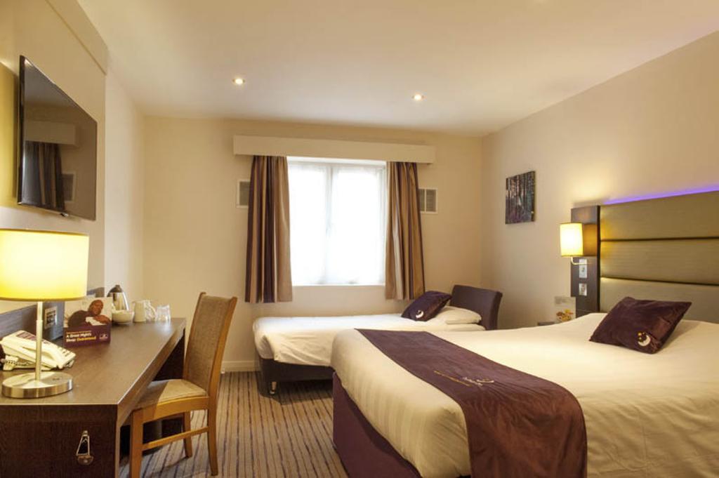 Premier Inn London Kingston Upon Thames Zewnętrze zdjęcie