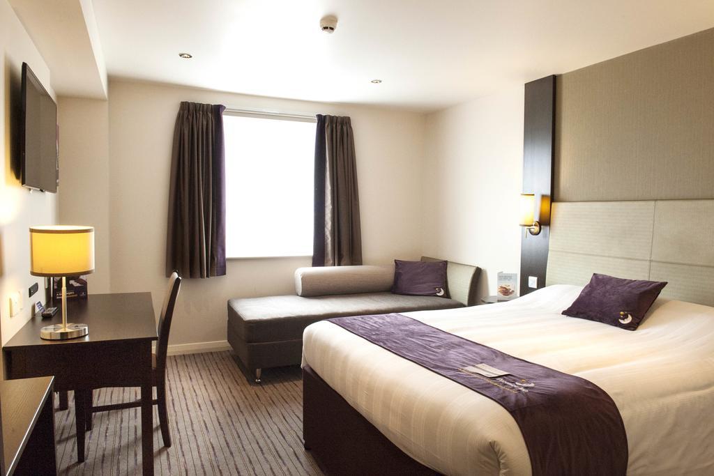 Premier Inn London Kingston Upon Thames Zewnętrze zdjęcie
