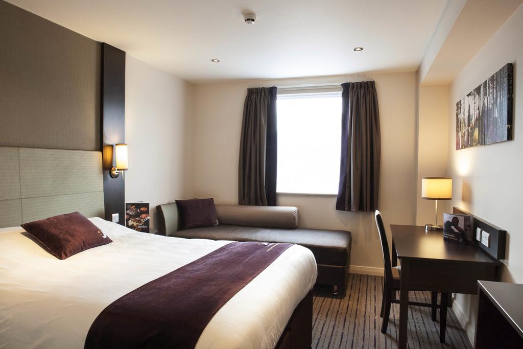 Premier Inn London Kingston Upon Thames Zewnętrze zdjęcie